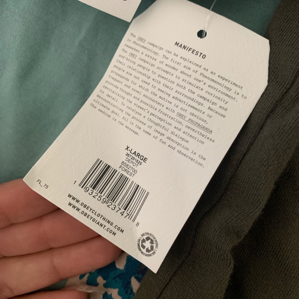Women’s XL Obey t shirt in color Forest